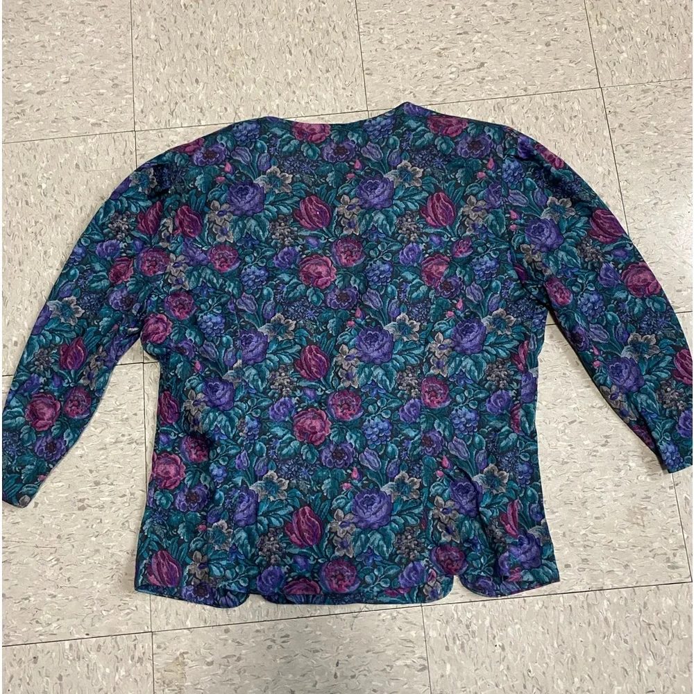 Perfect Condition Vintage Floral VNeck Top - Picture 5 of 9